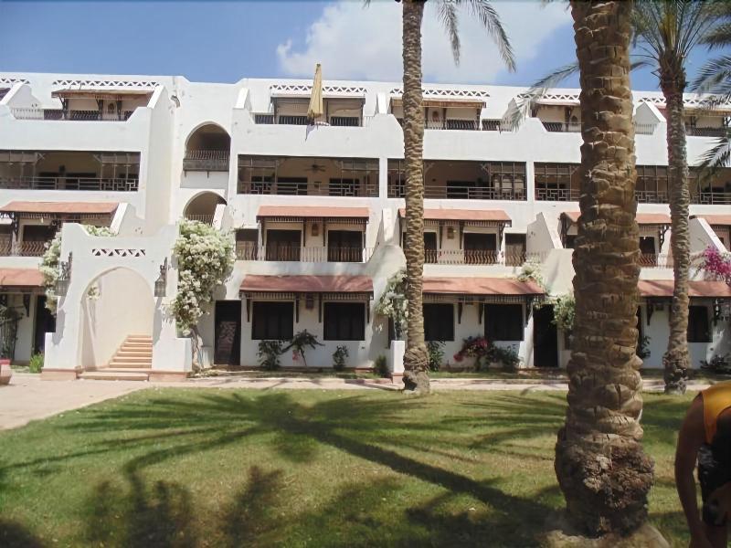 Six Corners Resort Abū Sulţān Екстериор снимка